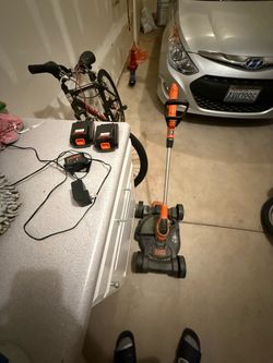 Black + Decker trimmer + base