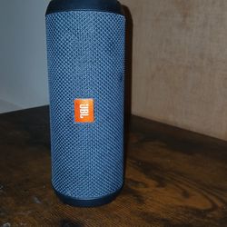 JbL flip essential