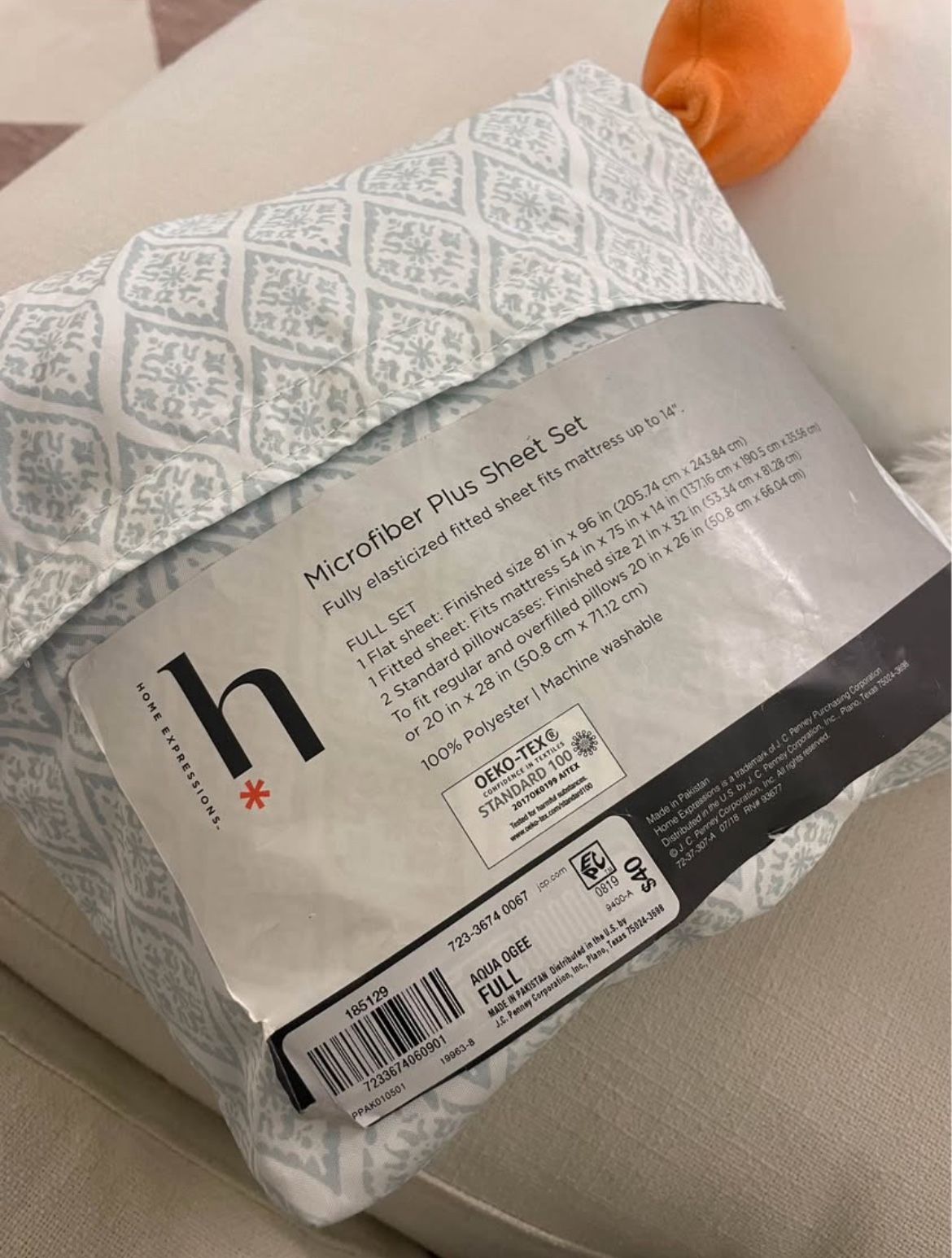 Like New Full size fitted sheet & pillow cases set