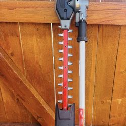 Milwaukee M18 FUEL 18V Brushless Cordless Battery Powered QUIK-LOK Power Head with Articulating Hedge Trimmer Attachment