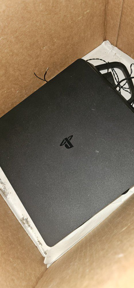 Great Condition PS4 Slim, Controllers & Games