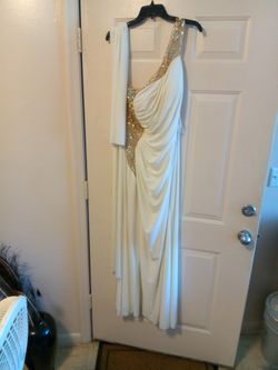 BEAUTIFUL PROM OR EVENING DRESS.