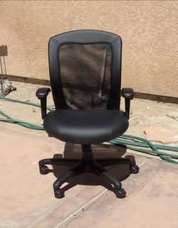 Global Airflow Ergonomic Leather Swivel Manager Chair Black Office Chair