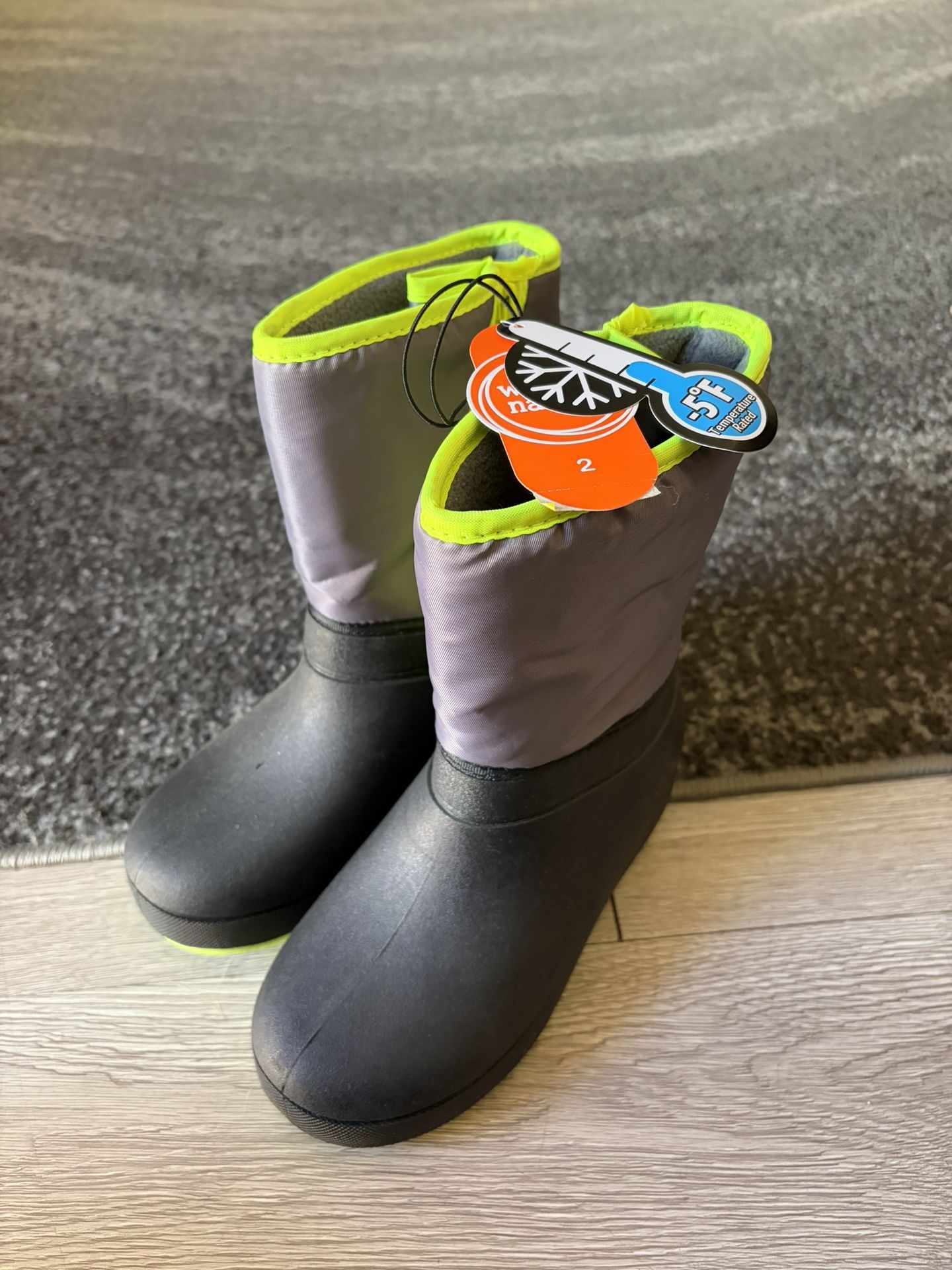 Free Size 2 Snow Boots For Kids 