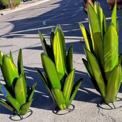 New Painted Green Metal "Agaves" 
4 sizes/ 4 Prices
Delivery Available

Large 
Approx. 3ft.      $130.00
Medium 
Approx. 2ft.5"   $110.00
Small 
Appro