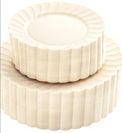 Ivory scalloped plastic plates (100 pack)