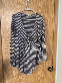 Women’s Large Wrap Shirt