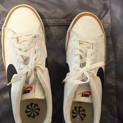 Men’s Nike shoes- size 8.5