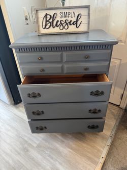 ✨✨GORGEOUS GRAY SOLID WOOD 5 DRAWER DRESSER✨✨