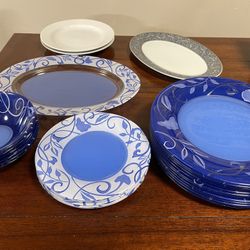 29 Pc Glass Plates 