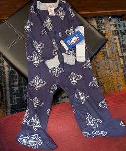 Gerber NBA Netrual New Orleans Pelicans Sleep N Play Size 6-9 Months