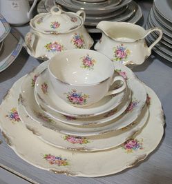 Taylor Smith 36 Piece Dinnerware- PLEASE READ DESCRIPTION