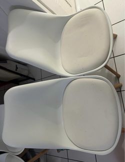 4 sillas  GRATIS EN PEQUEÑA HABANA 33125