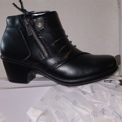 Croft & Borrow Black Ankle Zip Booties 6.5 NEW