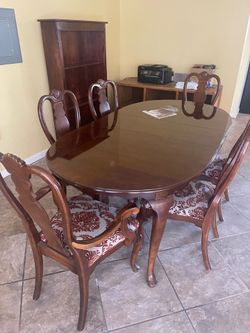 Vintage Queen Anne Mahogany Dining Table with 6 Chairs