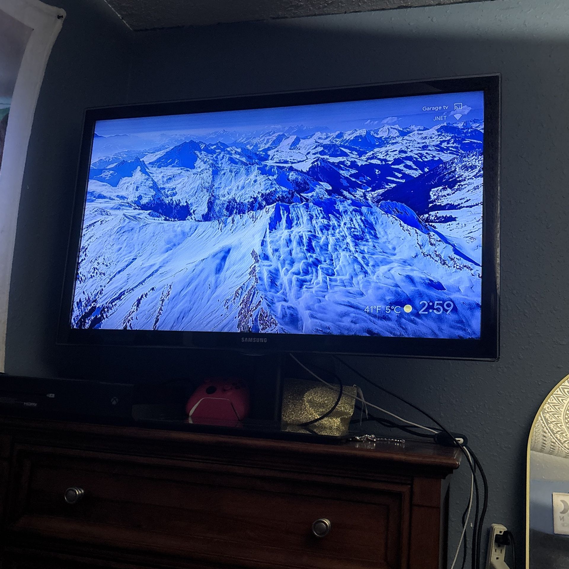 35in Samsung Tv In Good Condition W/remote