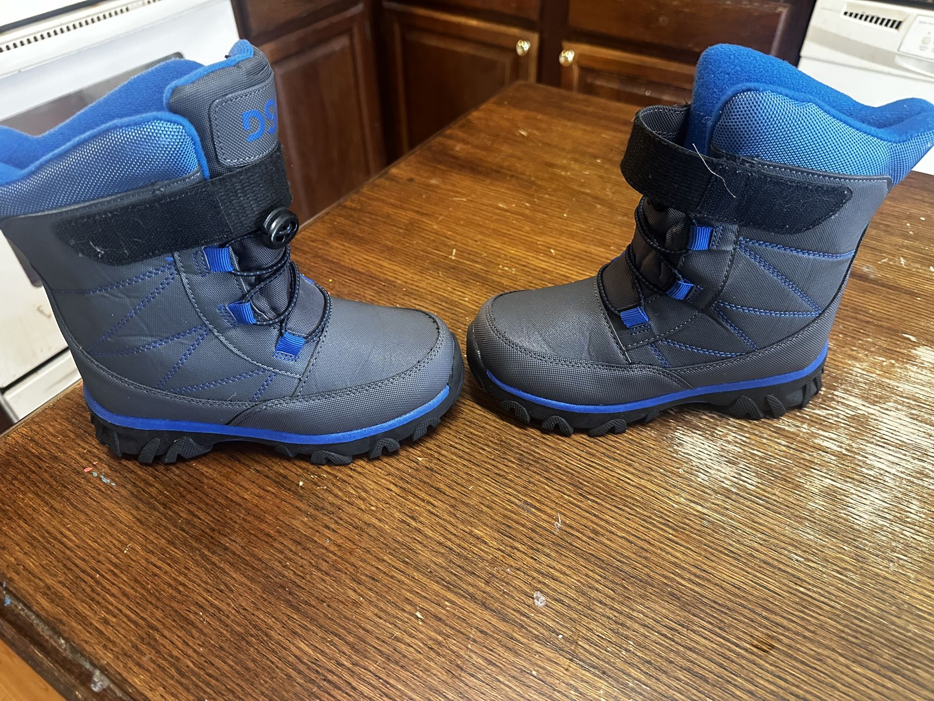 Kid’s boots (Size 1)