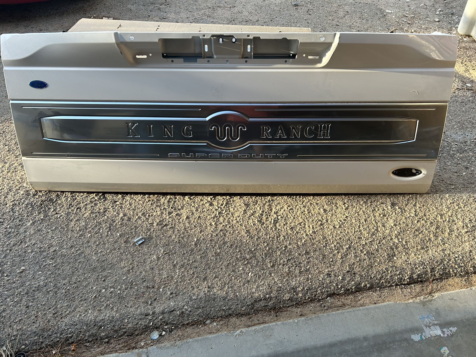 2017 2018 2019 2020 2021 2022 Ford F-250 F-350 Super Duty King Ranch Tailgate