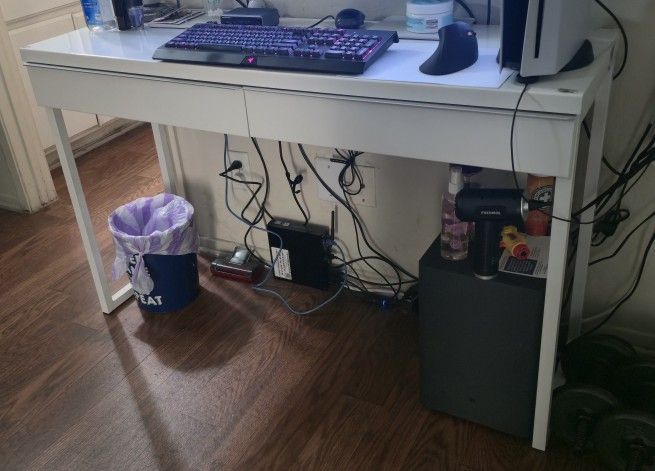 White Ikea Desk