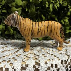 Schleich RETIRED Adult Tiger Figure