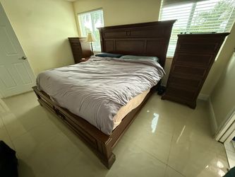 Ethan Allen King Bedroom (5 pc.) Set Solid Wood [Retail: $8500]