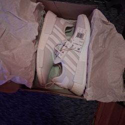 NMD R1 PRIMEBLUE WHTIE Size 10