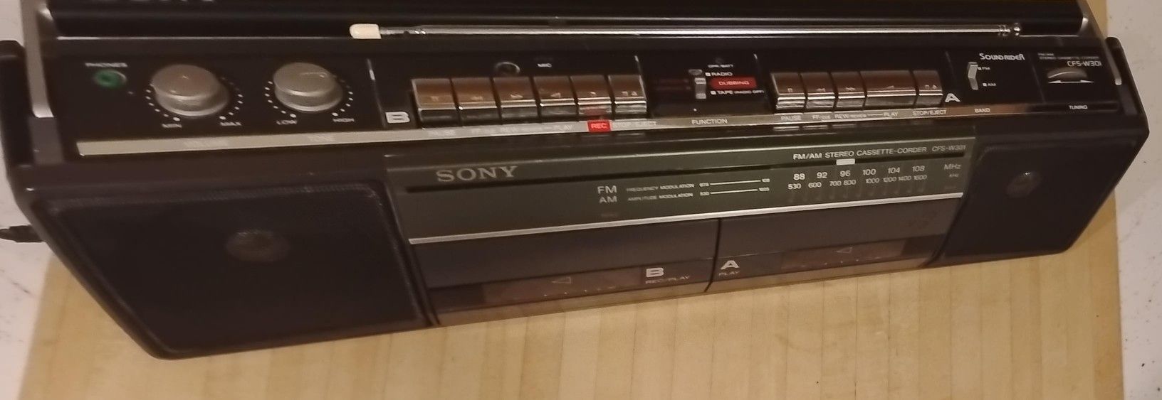 Sony CFS-W301 AM/FM DUAL CASSETTE DECK