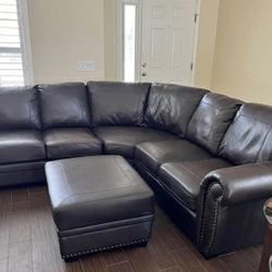 BEAUTIFUL SECTIONAL WITH OTTOMAN 