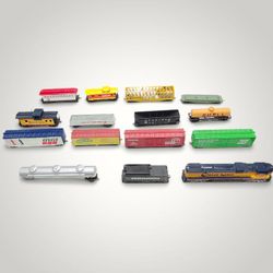 Vintage N Scale Model Train Lot of 15 – Chessie System Diesel Locomotive, Freight Cars & Cabooses