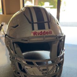 RIDDELL SPEED FLEX FOOTBALL HELMET-SIZE LARGE-Initial Season 2025