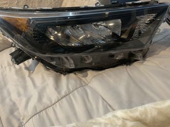 2019 Toyota Rav-4 headlights