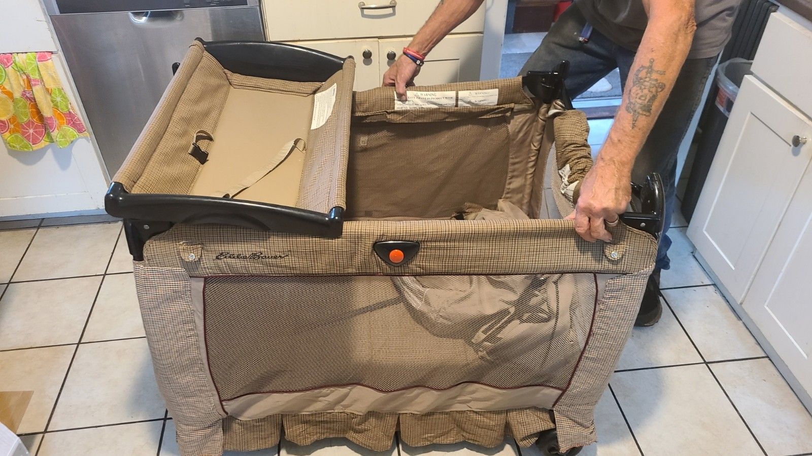 eddie bauer crib with changing table and carry bag