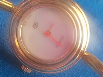 Reloj guccy orijinal buen estado y aretes 925