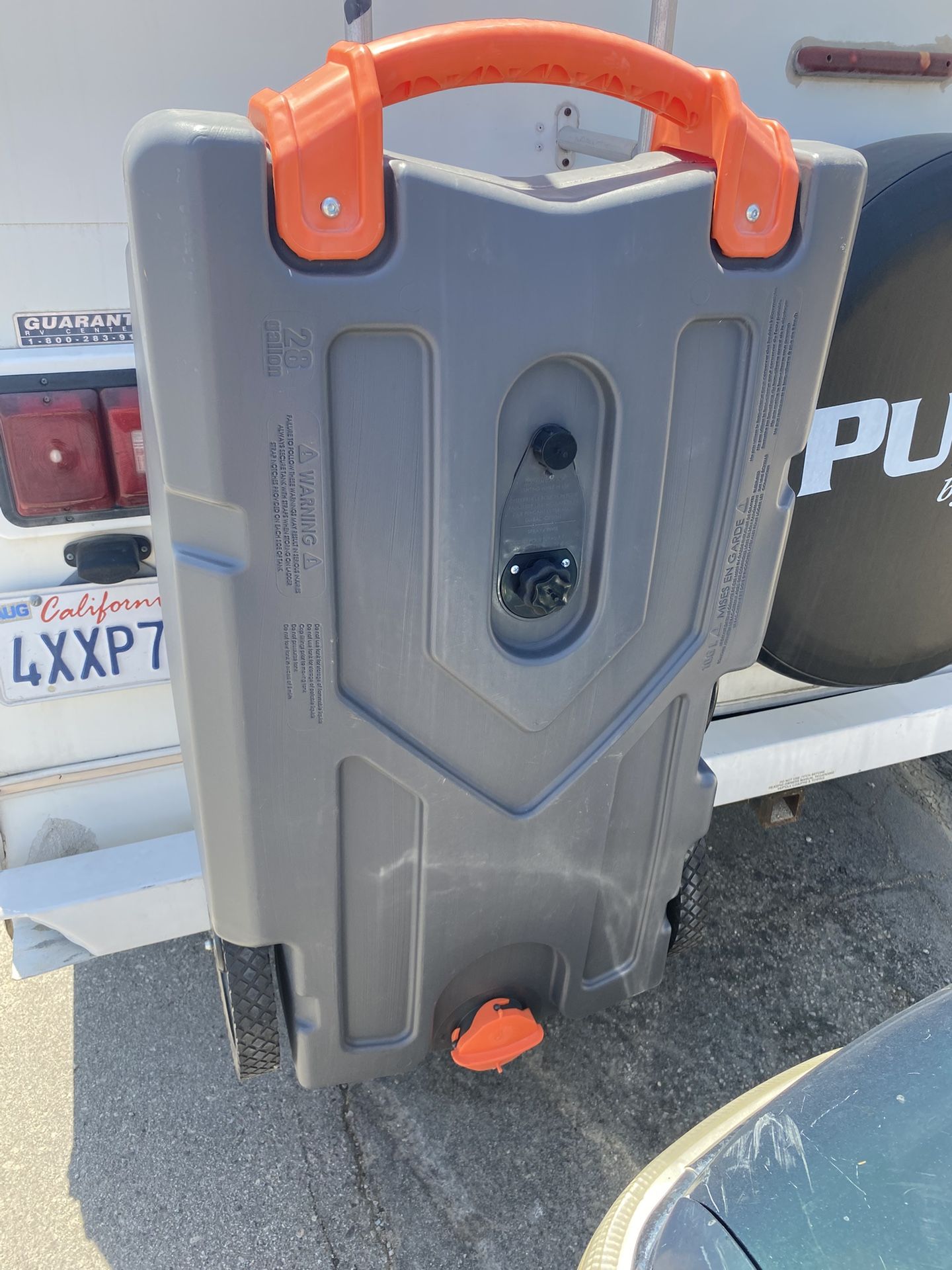 Portable waste tank