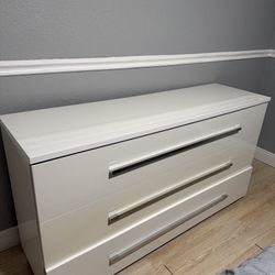 Comoda Dresser
