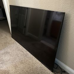 Vizio 80in 4K Ultra HD HDR Smart TV + Husky TV Mount