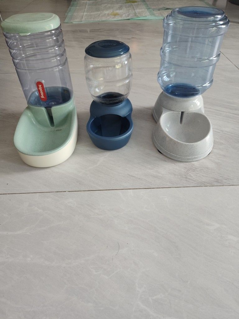 Animal Feeders..Wet And Dry