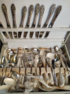 JUEGO DE CUCHARAS TENEDORES Y CUCHILLOS