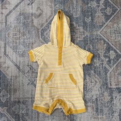 Old Navy baby Romper 0-3 Months Hoodie One Piece Striped Yellow With Pocket 