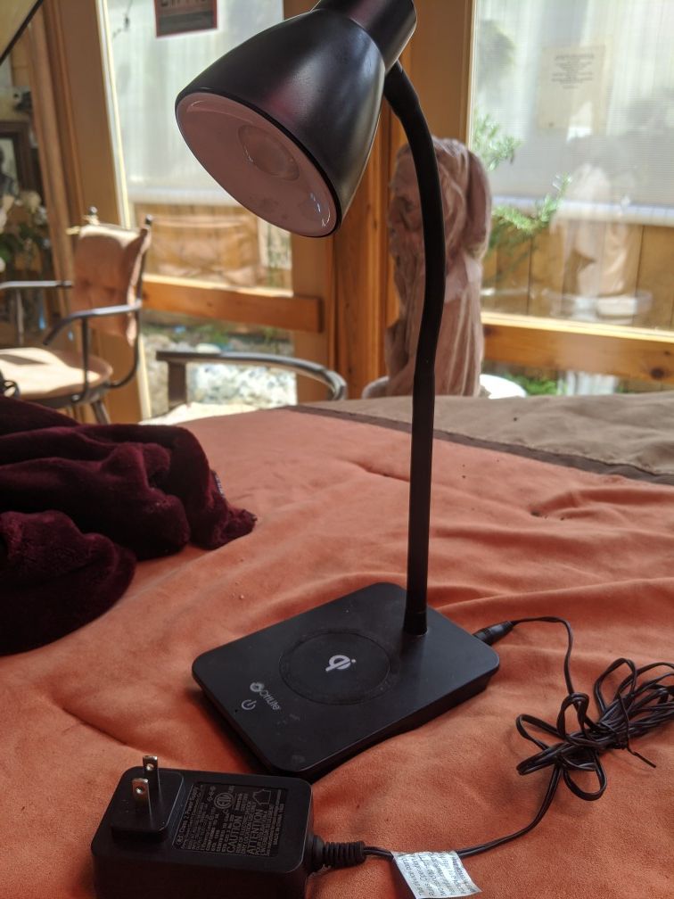 Wireless charger desk lamp