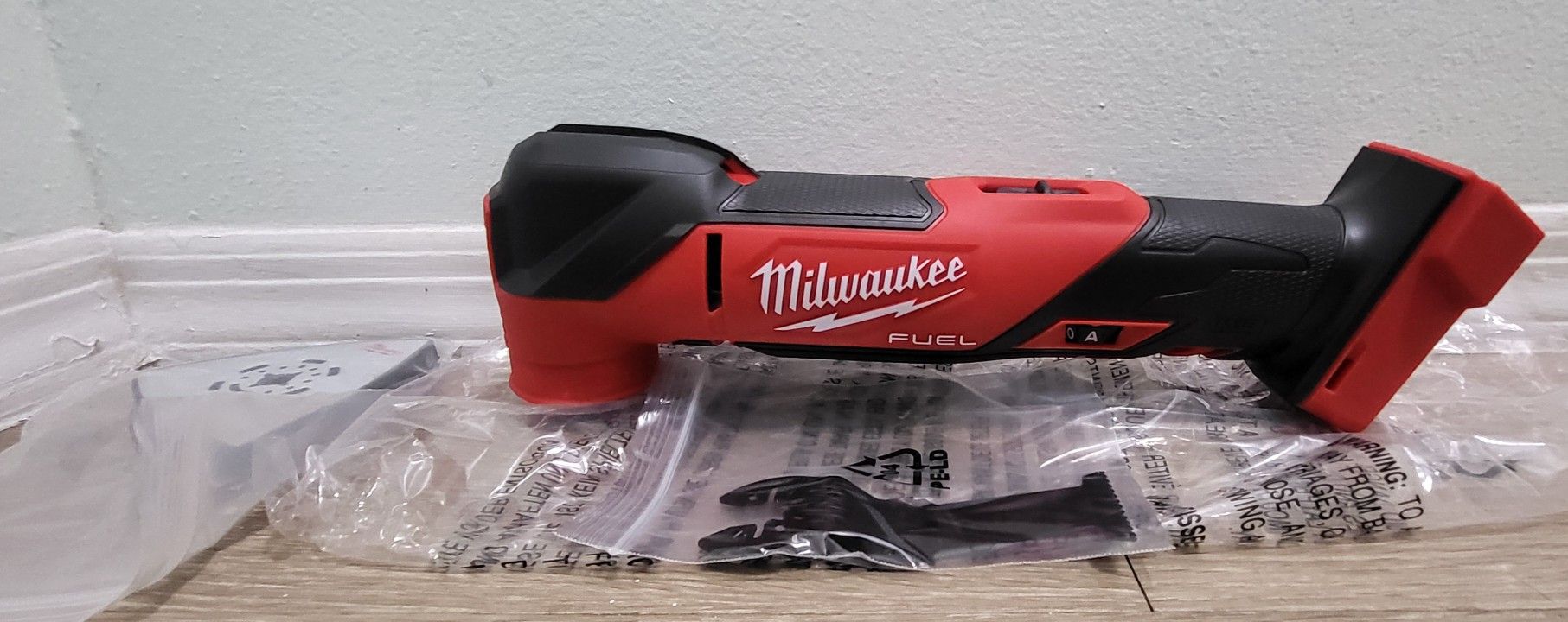 MILWAUKEE M18 18V LITHIUN-ION CORDLESS BRUSHLESS OSCILLANTING MULTI-TOOL (TOOL ONLY)