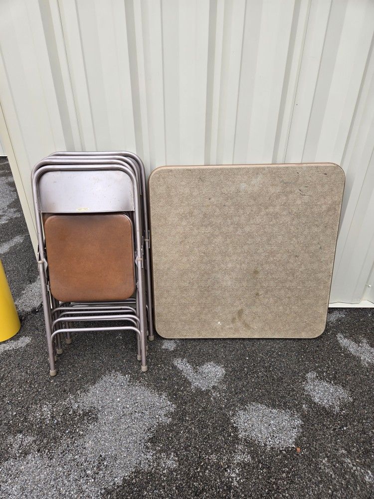 Card Table And Chairs."CHECK OUT MY PAGE FOR MORE DEALS "
