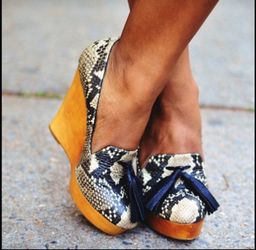 Madison Harding grey snake wedges. Size 8,5. Upper leather.