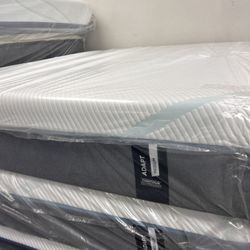 Tempurpedic Adapt Medium Queen Mattress