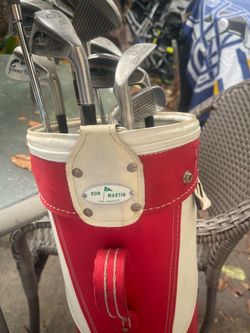 Don Martín golf bag with clubs