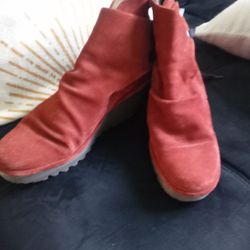 FLY LONDON size 10 Woman's Burgundy Suede Leather 