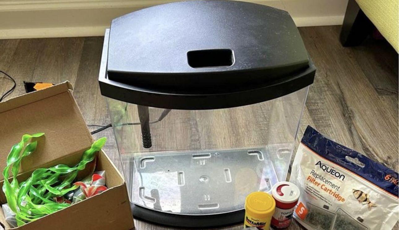 2.5 Gallon Fish Tank 
