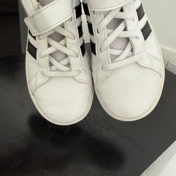 Adidas Grand Court 2.0– Excellent Condition – Kids Size