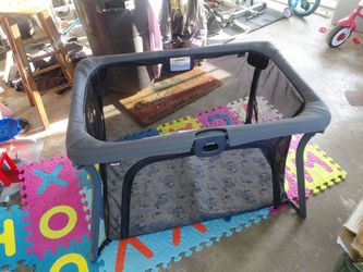 Chicco travel play pen