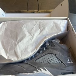 Jordan 5 Retro Wolf Grey Size 4.5y + 12